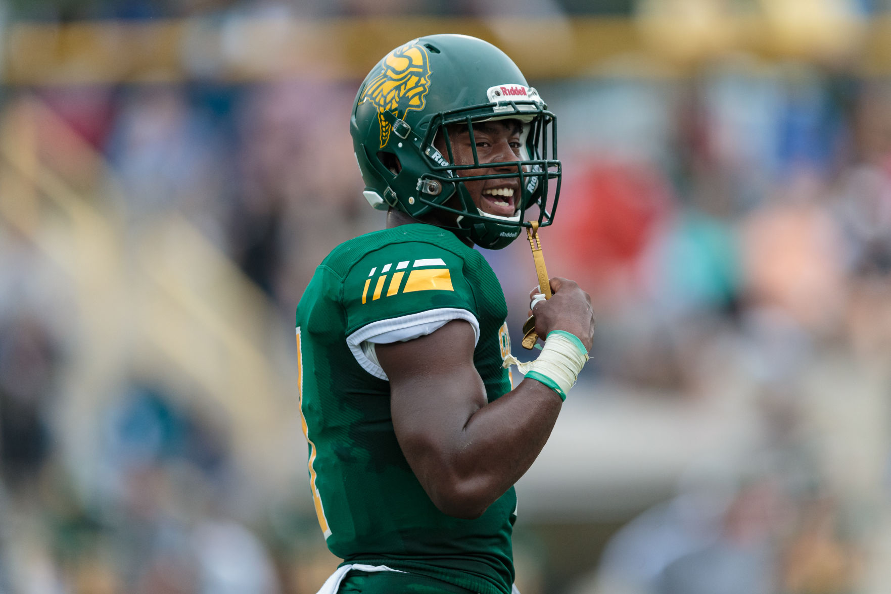 The Ragin' Bulls come from behind in the Battle of the Horns to defeat the Vikings 27-20.